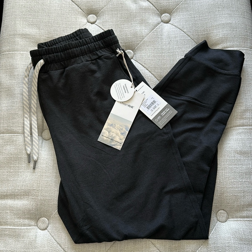 Women’s NWT Vuori Joggers